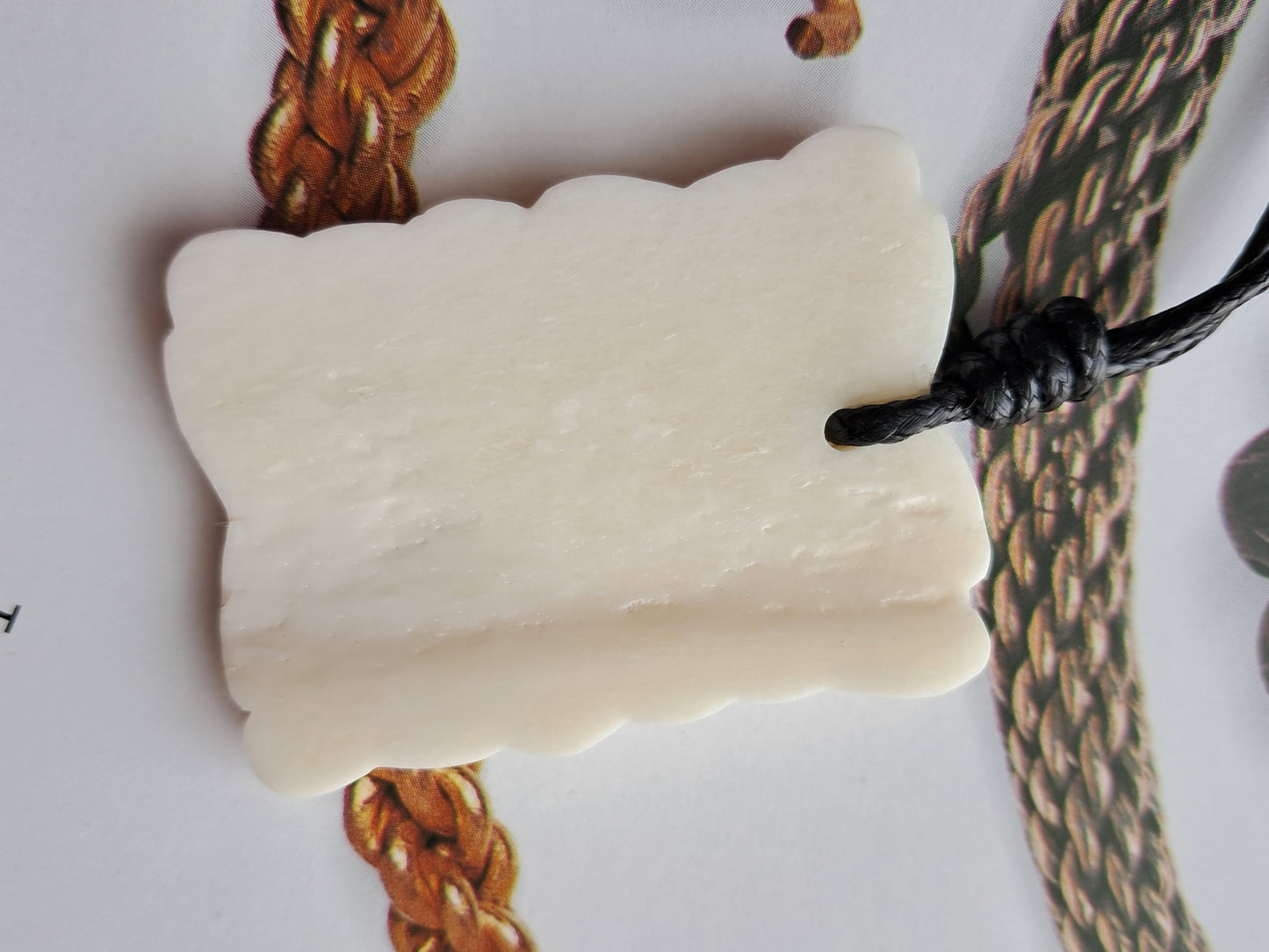 Hand-Carved Celtic–Norse Knotwork Pendant in Natural Bone, Historical Design