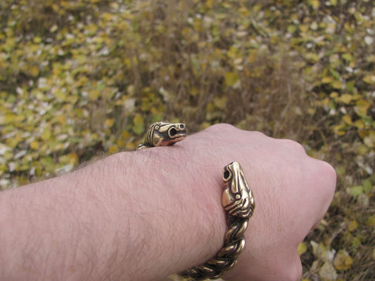 Gotland Twisted Viking Bracelet with Horse Heads – Handmade Brass