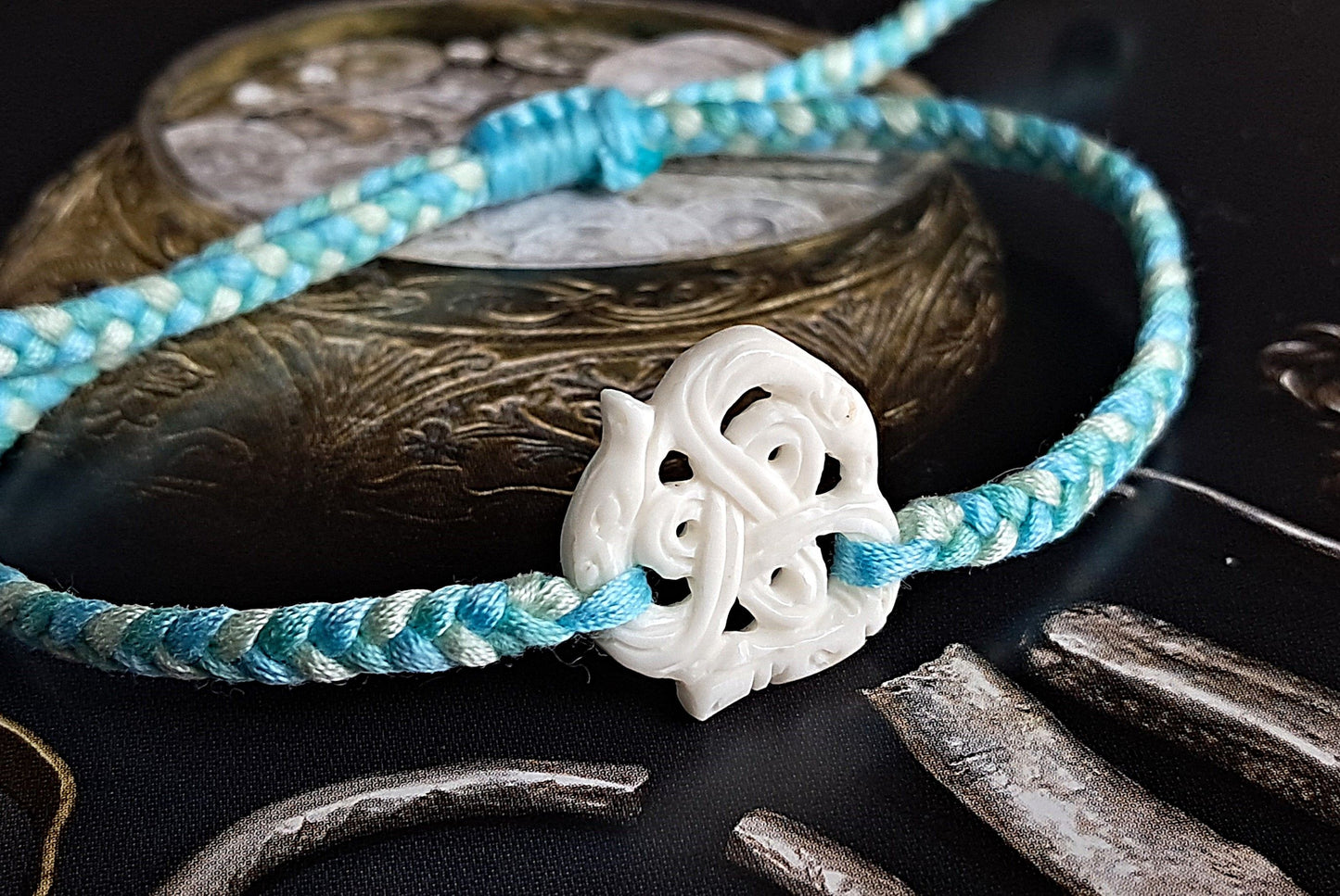 Wolf, Dragon and Wolf Bracelet (Snake Witch Stone motif) – A Timeless Emblem of Norse Art
