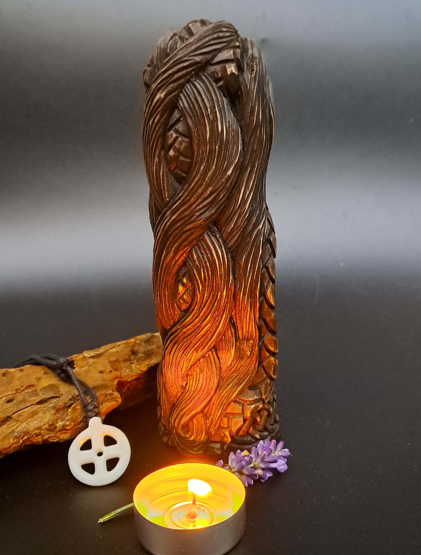Hand-Carved Sif Statue in Linden Wood – Norse Goddess Figurine (18 cm)