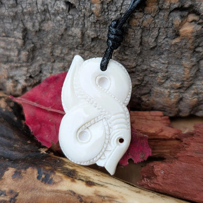 Jormungandr Serpent Pendant – Viking Age Inspired Amulet in Bone or Horn
