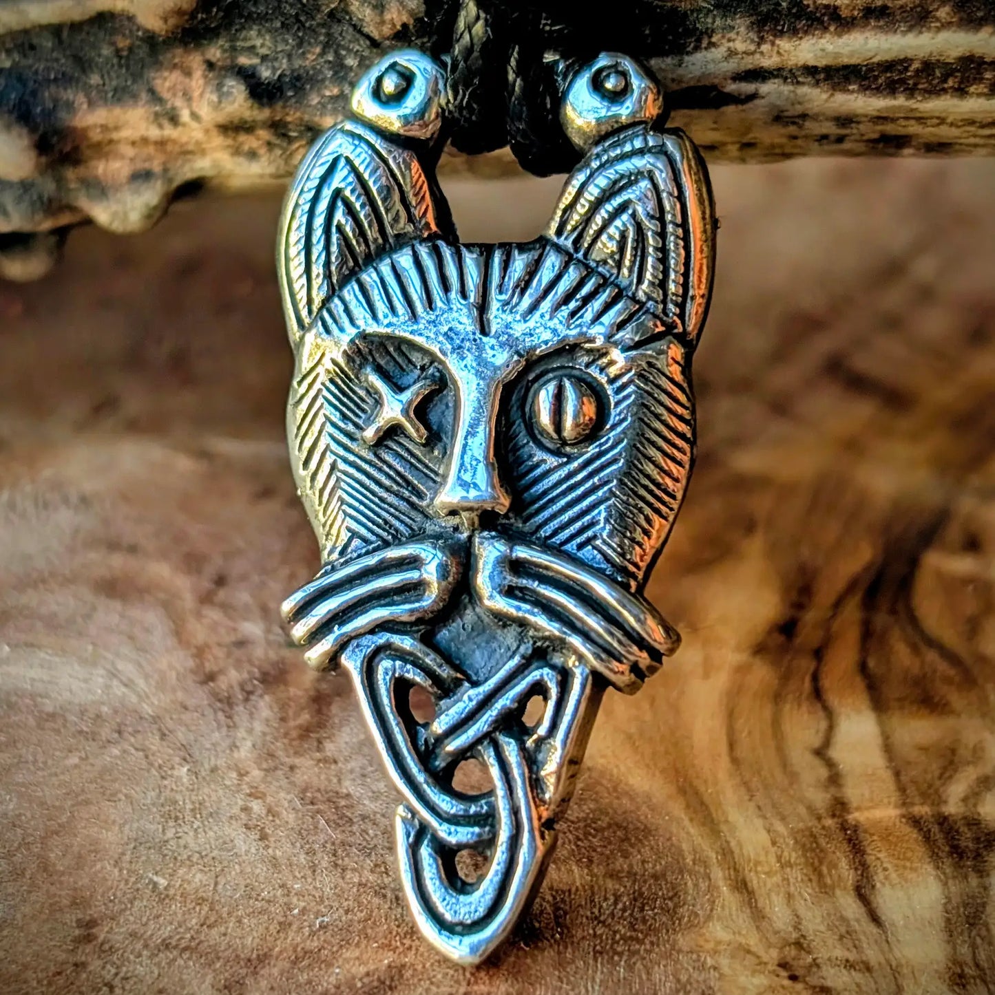 Grímr Cat Pendant – Odin-Inspired Viking Amulet in Brass or Pewter
