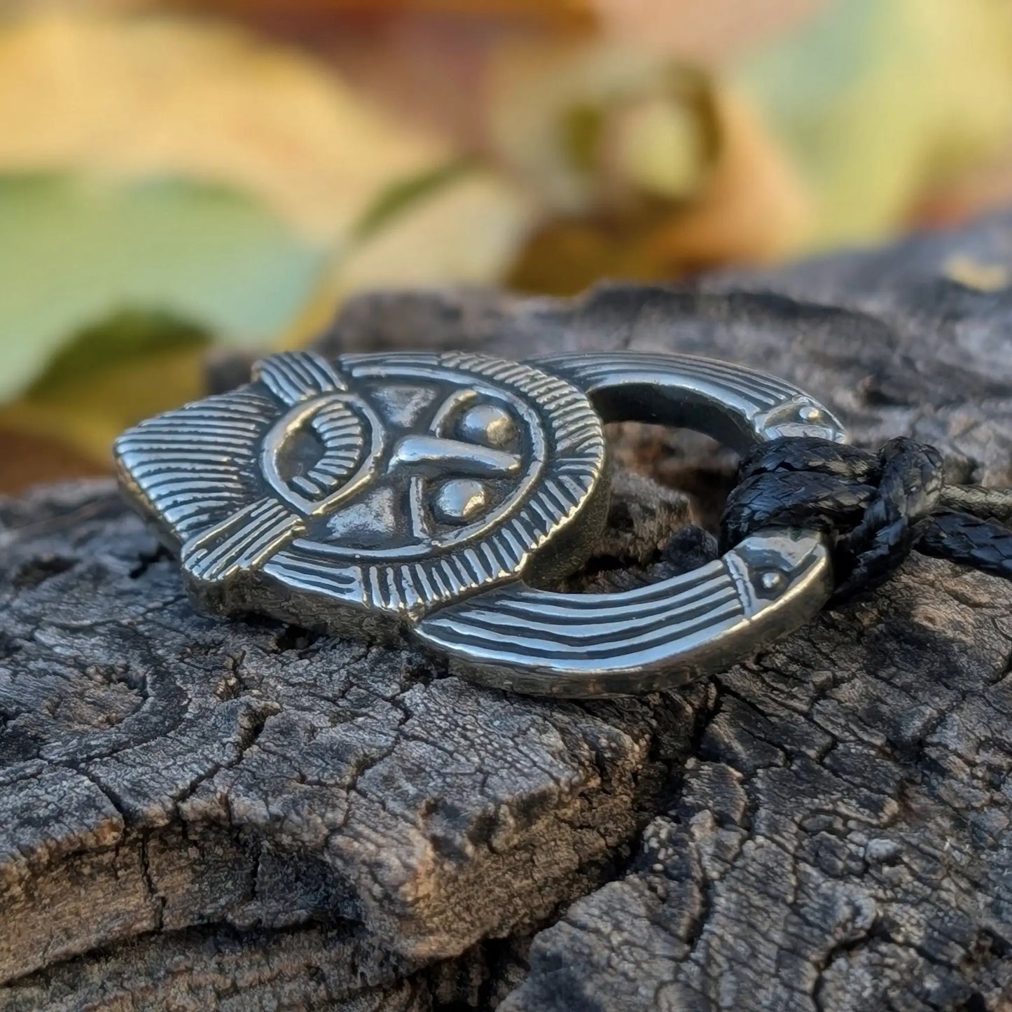 Odin’s Ritual Mask Pendant – Viking Age Brass or Pewter Replica | 30 mm
