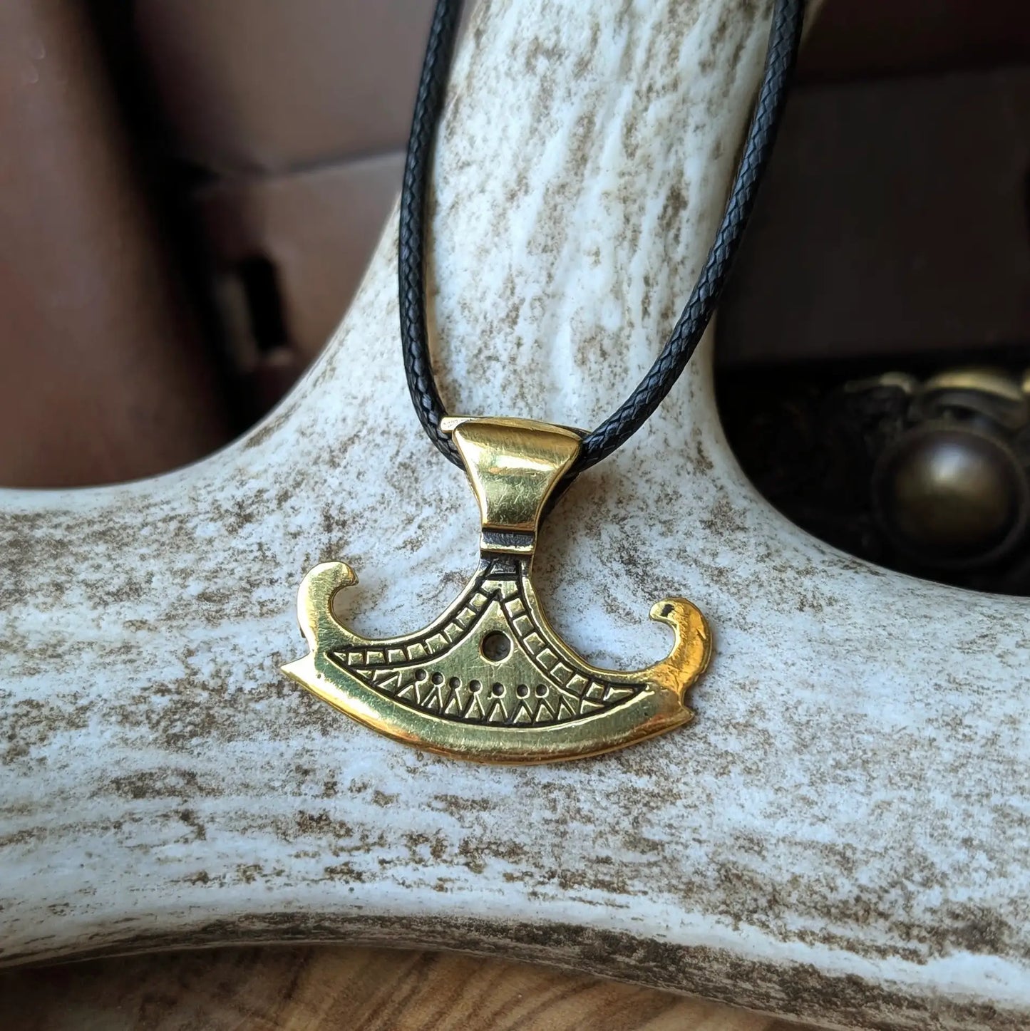 Slavic Axe Pendant – Hand-Cast Historical Amulet in Brass