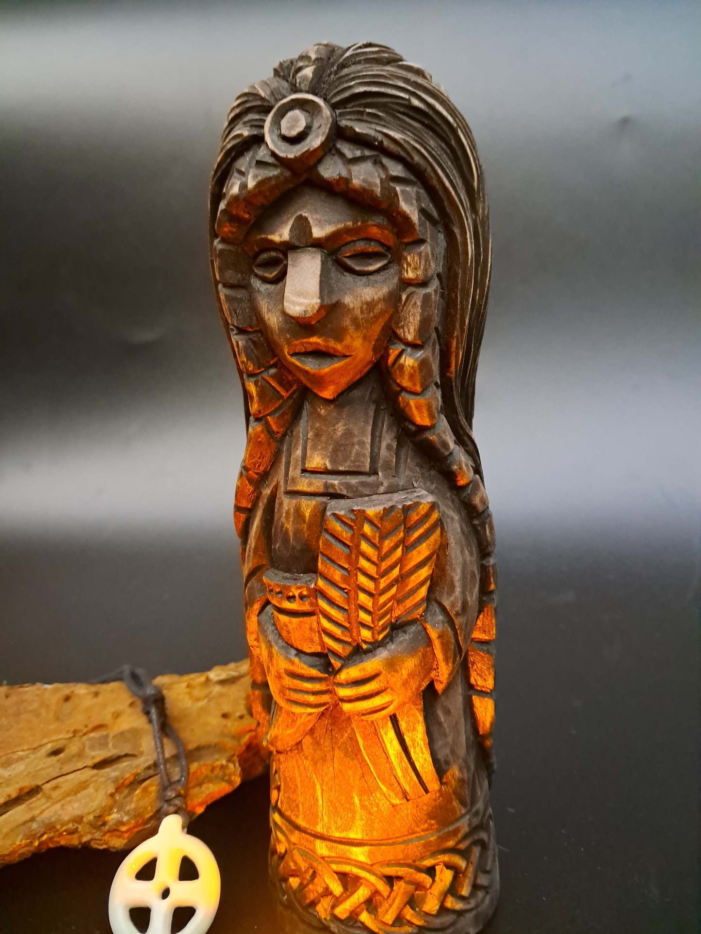 Hand-Carved Sif Statue in Linden Wood – Norse Goddess Figurine (18 cm)