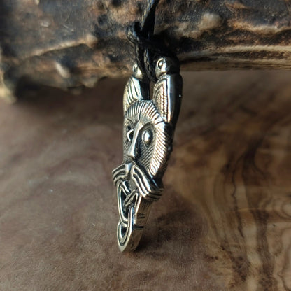Grímr Cat Pendant – Odin-Inspired Viking Amulet in Brass or Pewter