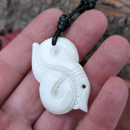Jormungandr Serpent Pendant – Viking Age Inspired Amulet in Bone or Horn
