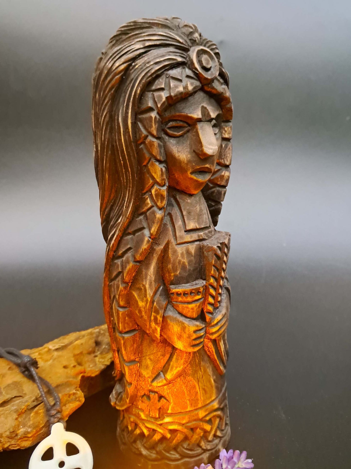 Hand-Carved Sif Statue in Linden Wood – Norse Goddess Figurine (18 cm)