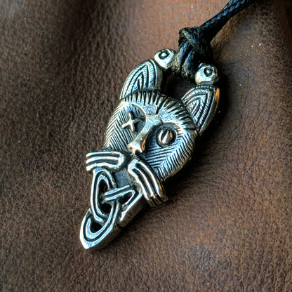 Grímr Cat Pendant – Odin-Inspired Viking Amulet in Brass or Pewter