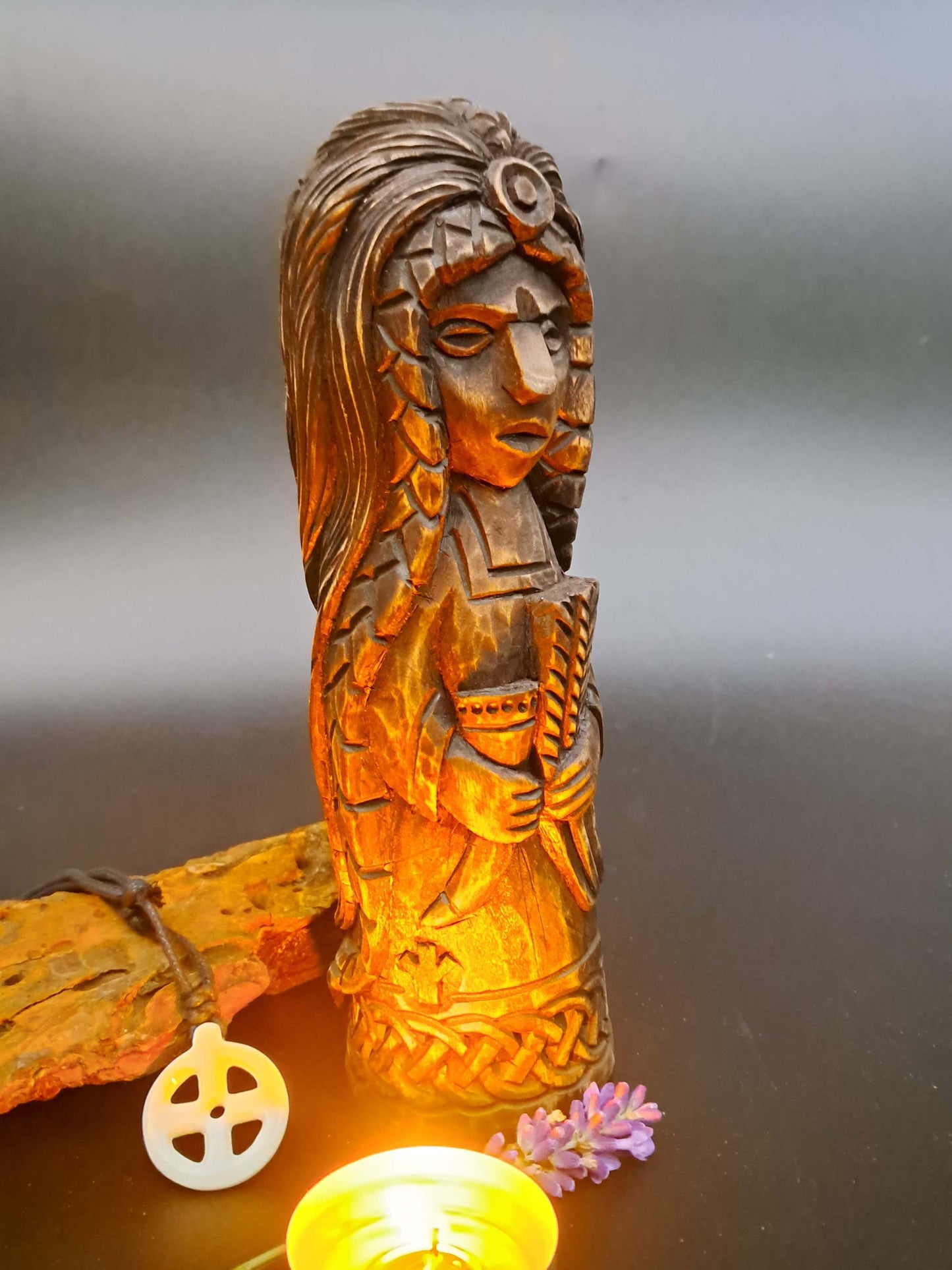 Hand-Carved Sif Statue in Linden Wood – Norse Goddess Figurine (18 cm)