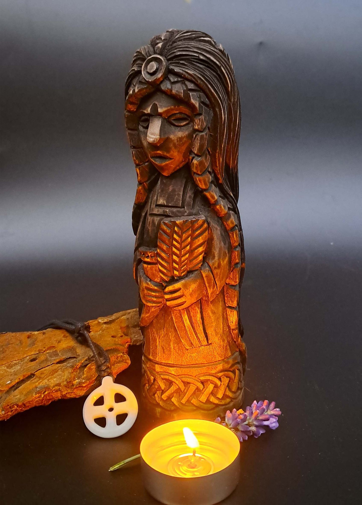 Hand-Carved Sif Statue in Linden Wood – Norse Goddess Figurine (18 cm)