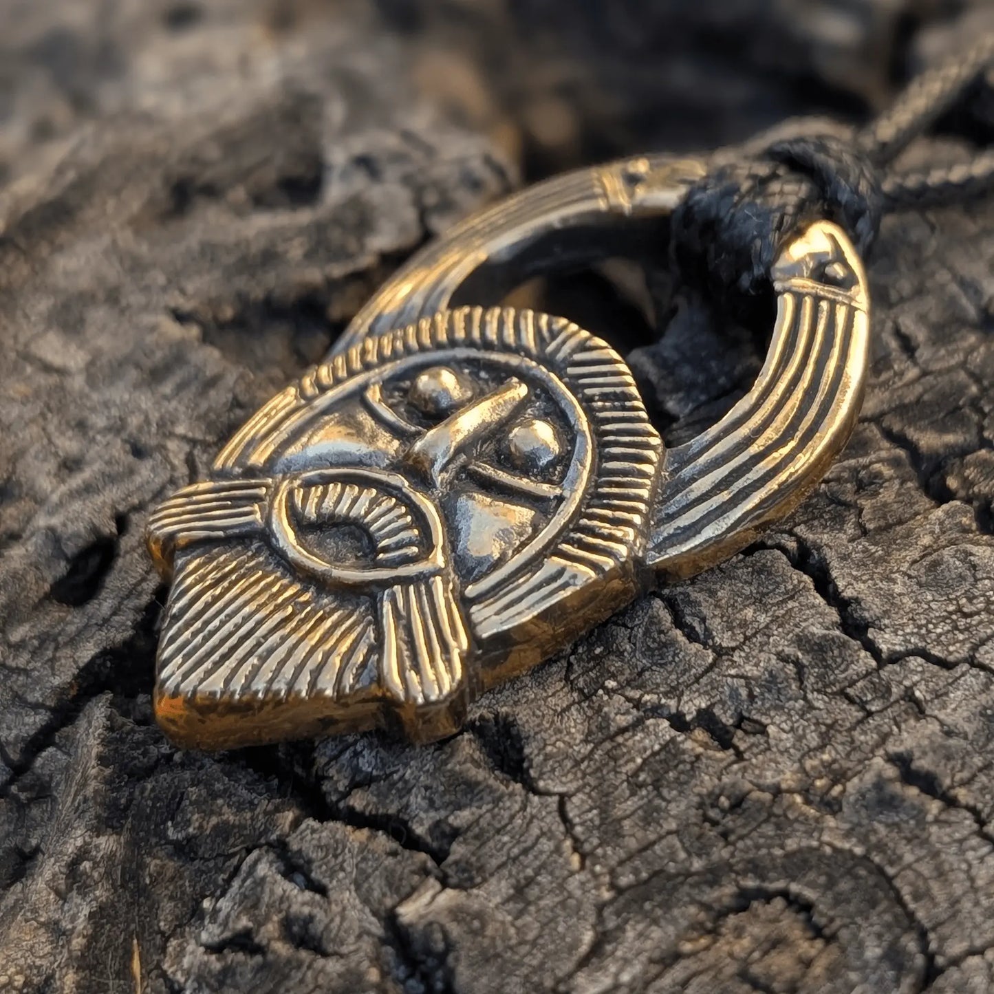 Odin’s Ritual Mask Pendant – Viking Age Brass or Pewter Replica | 30 mm