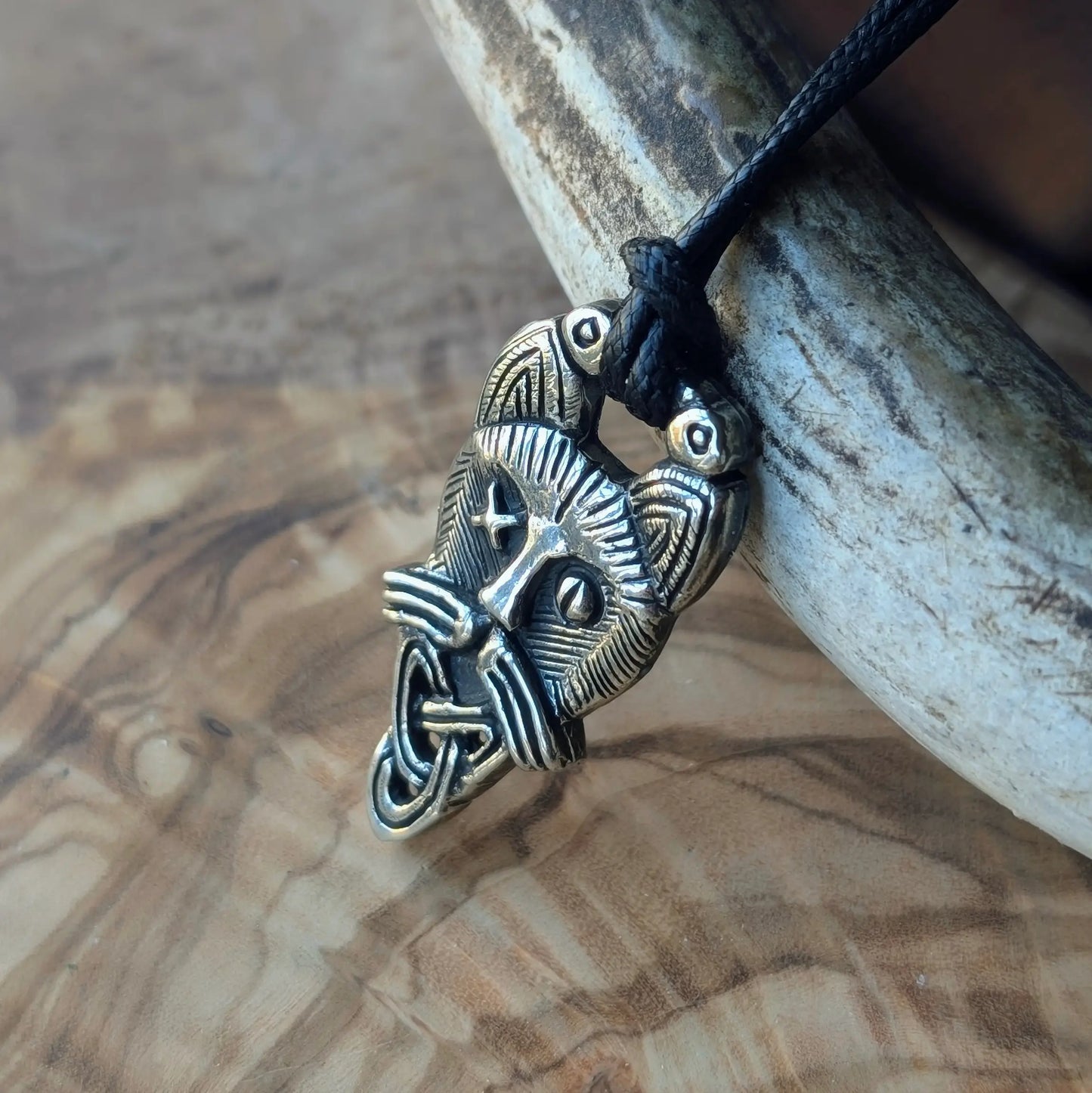 Grímr Cat Pendant – Odin-Inspired Viking Amulet in Brass or Pewter