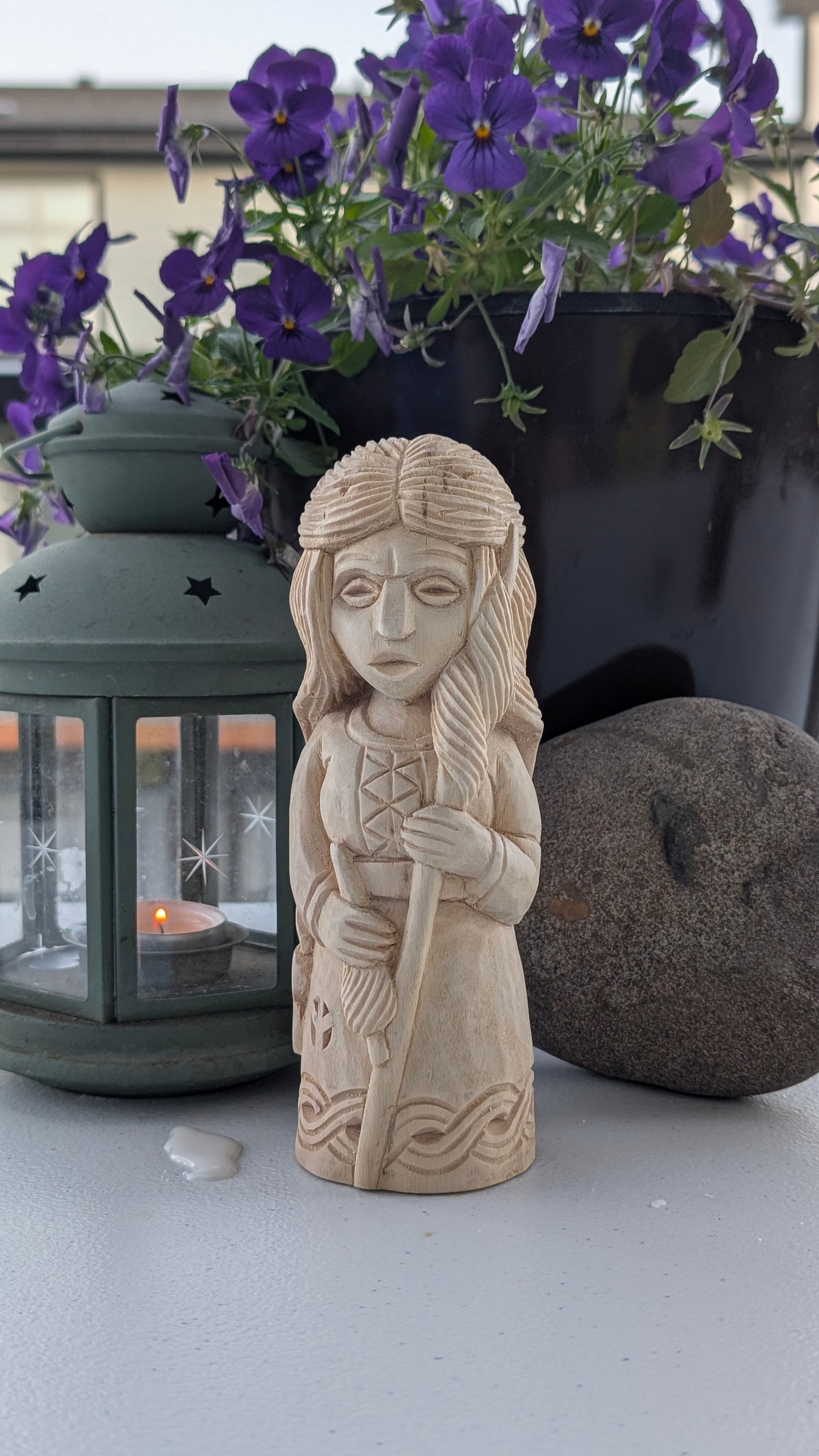 Frigg Norse Goddess Idol – Hand-Carved Wooden Viking Goddess Statue, Asatru & Pagan Altar Figurine