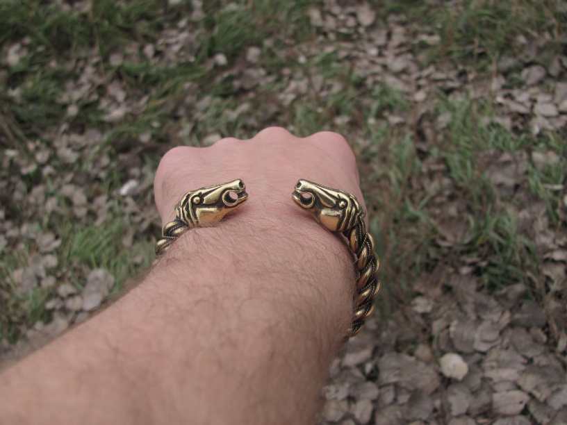 Gotland Twisted Viking Bracelet with Horse Heads – Handmade Brass