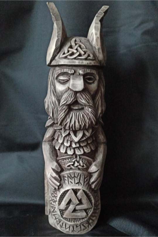 Hand-Carved Odin Statue in Linden Wood with Valknut – Norse God Figurine (23 cm)