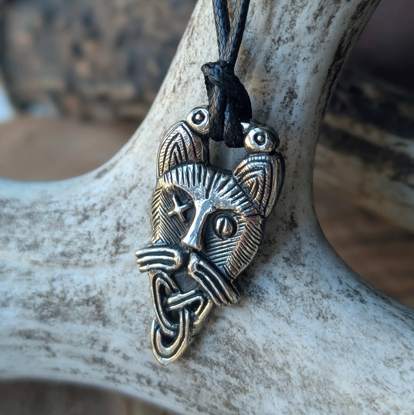 Grímr Cat Pendant – Odin-Inspired Viking Amulet in Brass or Pewter