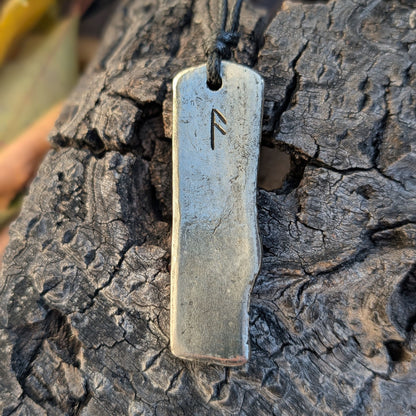 Norse Wolf Amulet – Handcrafted Viking Totem with Bind Rune of Health