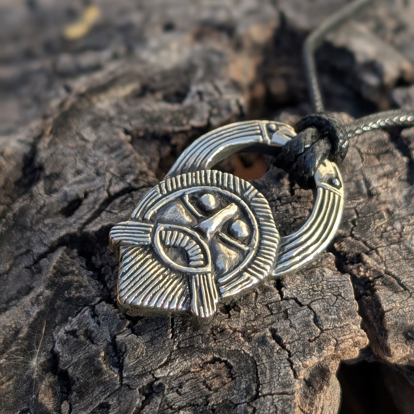 Odin’s Ritual Mask Pendant – Viking Age Brass or Pewter Replica | 30 mm