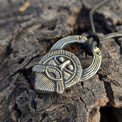Odin’s Ritual Mask Pendant – Viking Age Brass or Pewter Replica | 30 mm