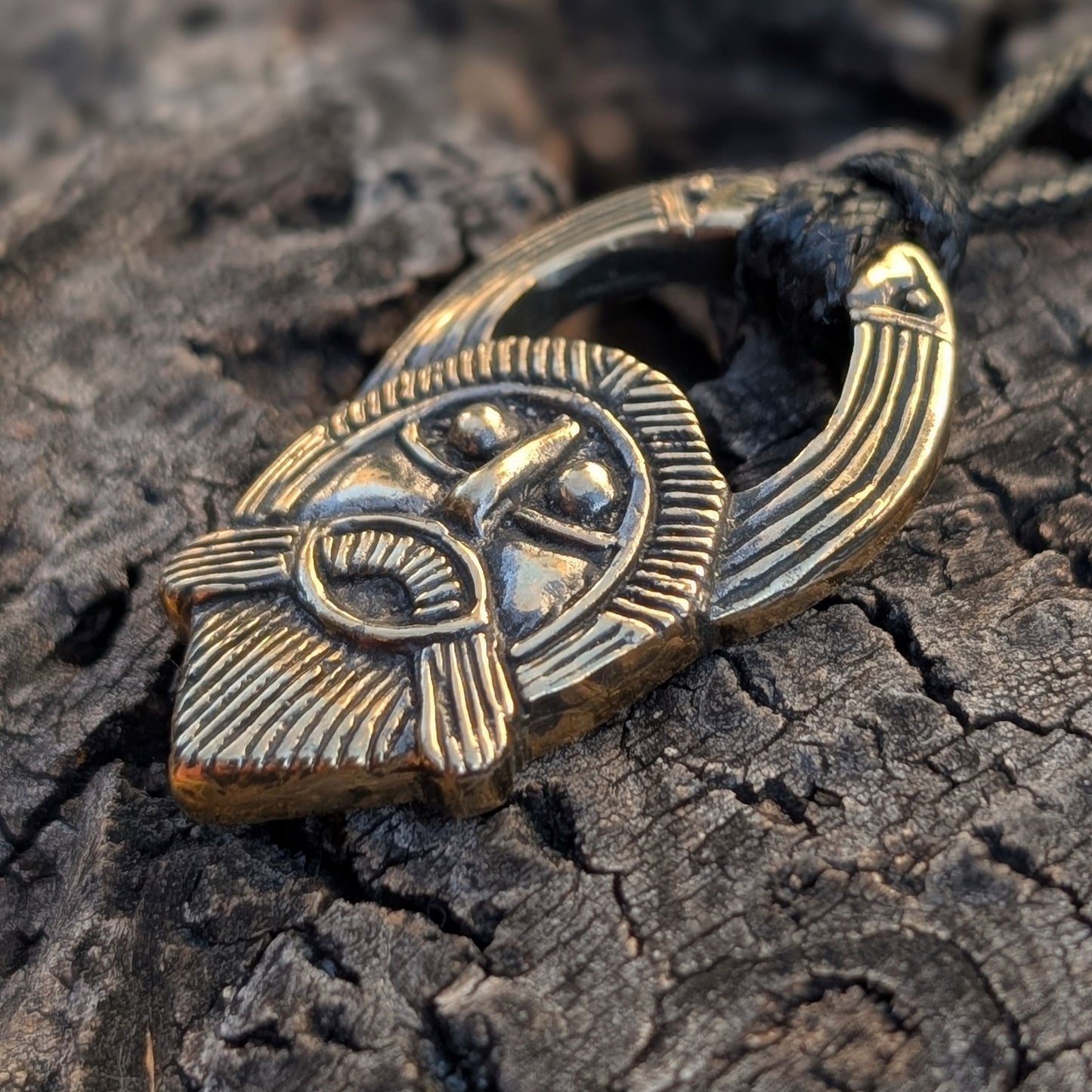 Odin’s Ritual Mask Pendant – Viking Age Brass or Pewter Replica | 30 mm