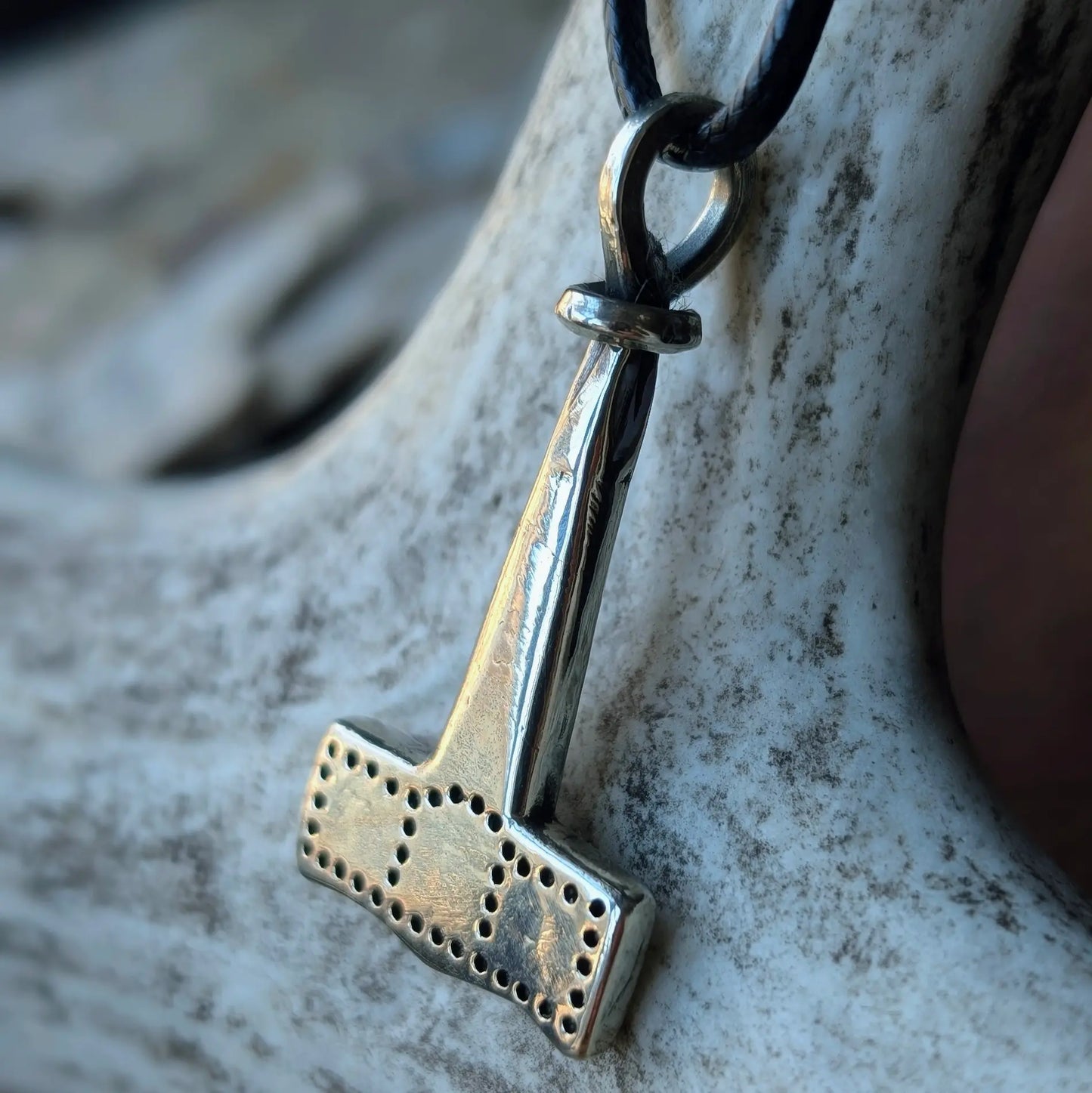Viking Age Mjölnir Pendant with Knotted Ring – Historical Thor’s Hammer Amulet