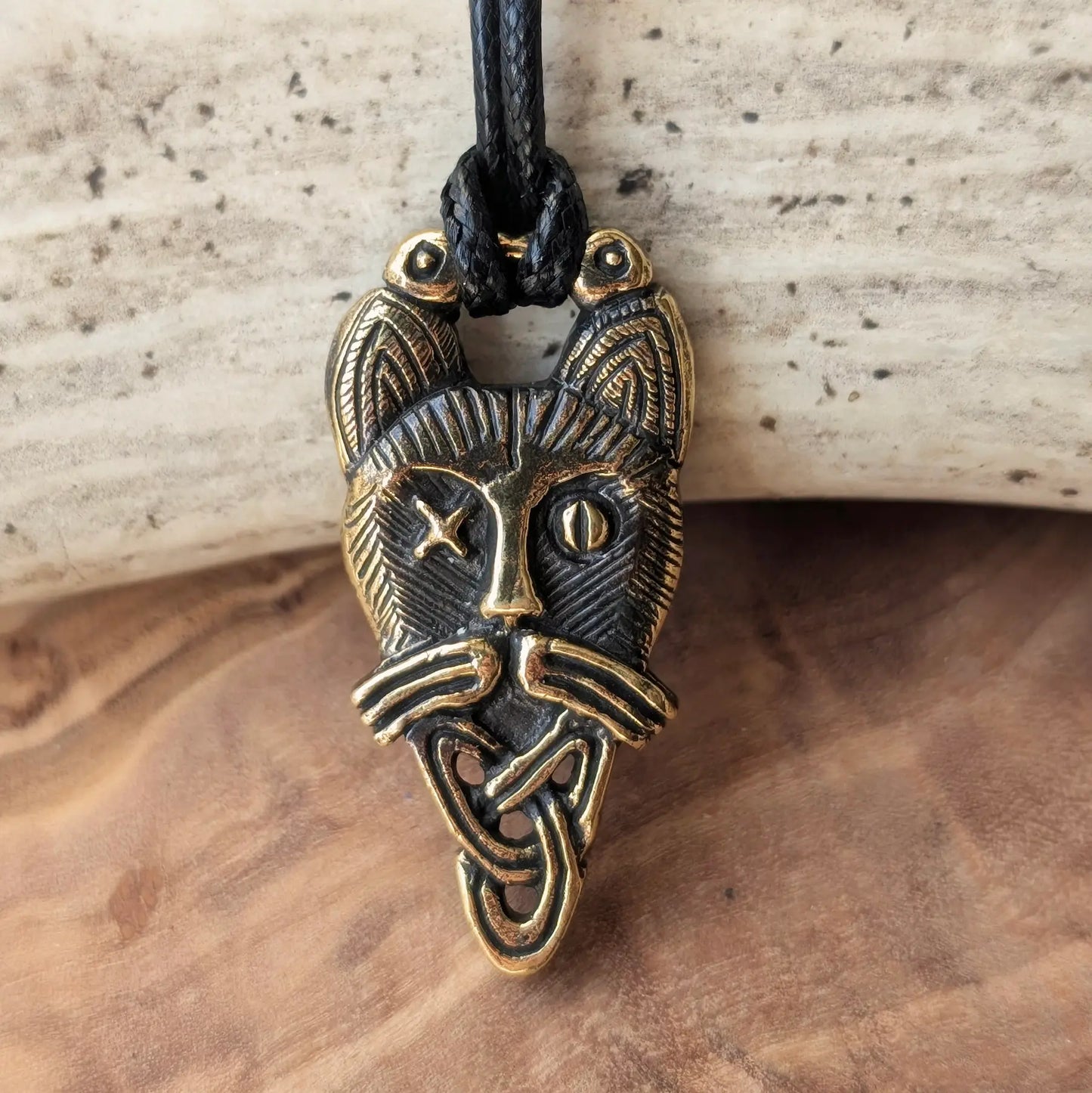 Grímr Cat Pendant – Odin-Inspired Viking Amulet in Brass or Pewter