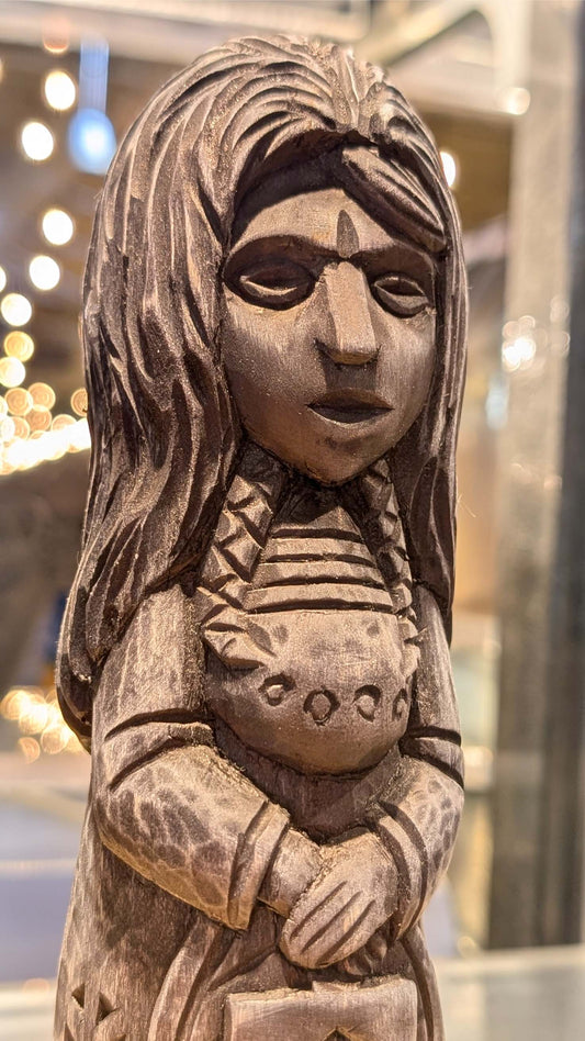 Hand-Carved Freyja Statue in Linden Wood – Norse Goddess Figurine (18 cm / 7.1 inches)