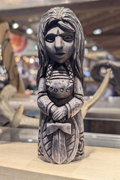 Hand-Carved Freyja Statue in Linden Wood – Norse Goddess Figurine (18 cm / 7.1 inches)