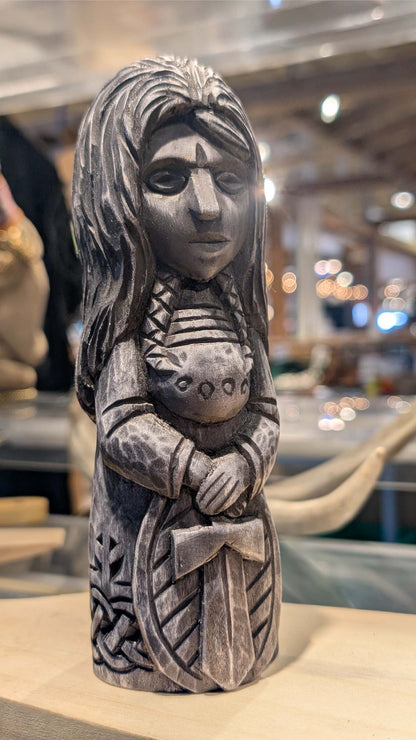Hand-Carved Freyja Statue in Linden Wood – Norse Goddess Figurine (18 cm / 7.1 inches)