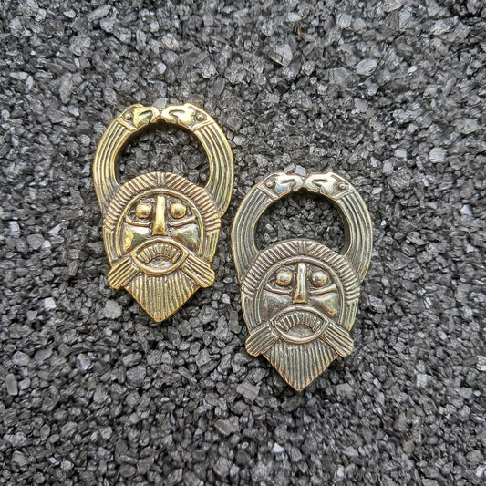 Odin’s Ritual Mask Pendant – Viking Age Replica in Brass or Pewter | Algiz-Rune Art