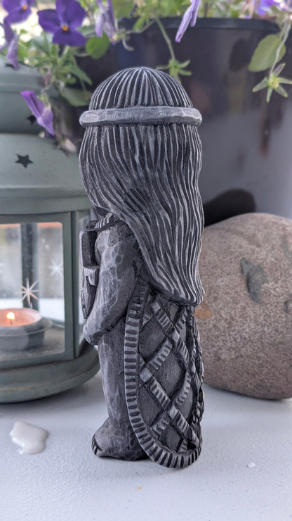 Hand-Carved Rán Statue in Linden Wood – Norse Sea Goddess Figurine (18 cm)