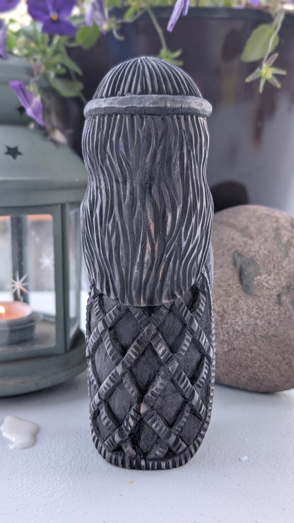 Hand-Carved Rán Statue in Linden Wood – Norse Sea Goddess Figurine (18 cm)