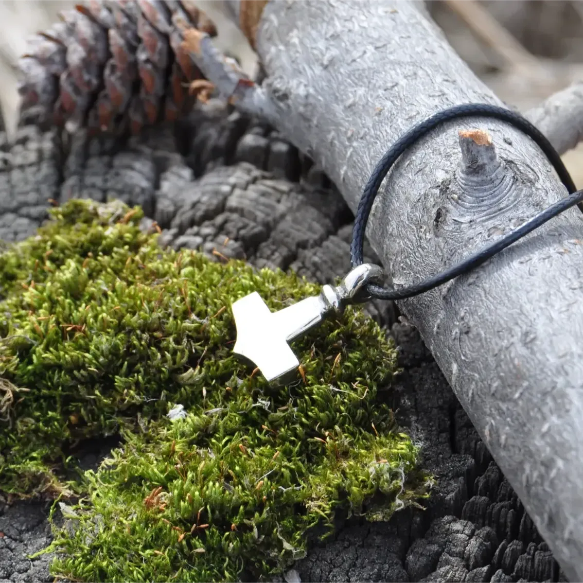 Minimalist Mjolnir Pendant – Handmade Viking Thor’s Hammer Necklace in Pewter or Brass