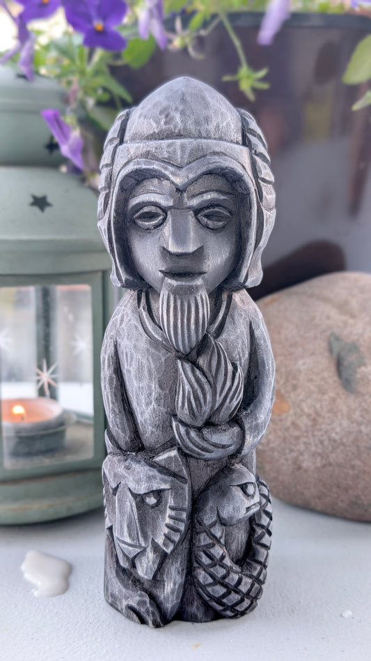 Loki Norse God Statue – Hand-Carved Wooden Loki Idol with Fenrir & Jormungandr, Viking Altar Figure, 18 cm