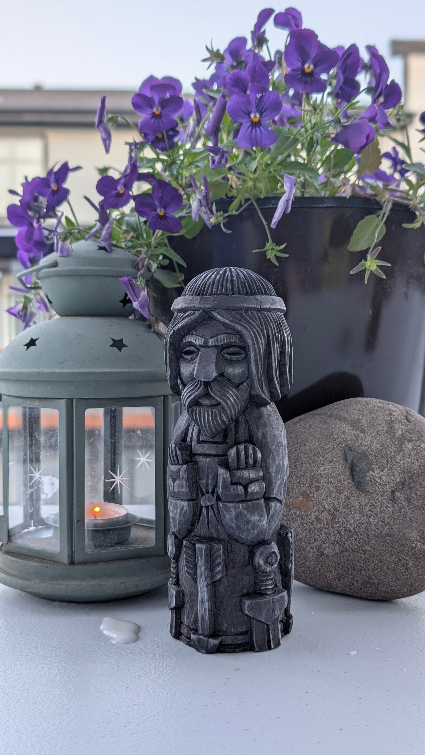 Loki Norse God Statue – Hand-Carved Wooden Loki Idol with Fenrir & Jormungandr, Viking Altar Figure, 18 cm